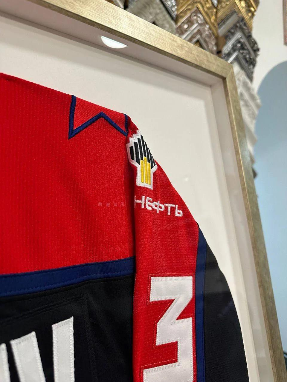 Оформление хоккейного свитера в багет